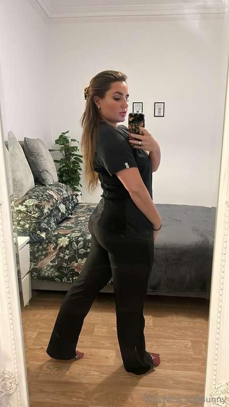 My work uniform, but only you know what’s underneath 😈😈