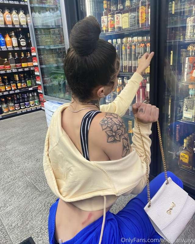 Back so small, ass so fat 💙
