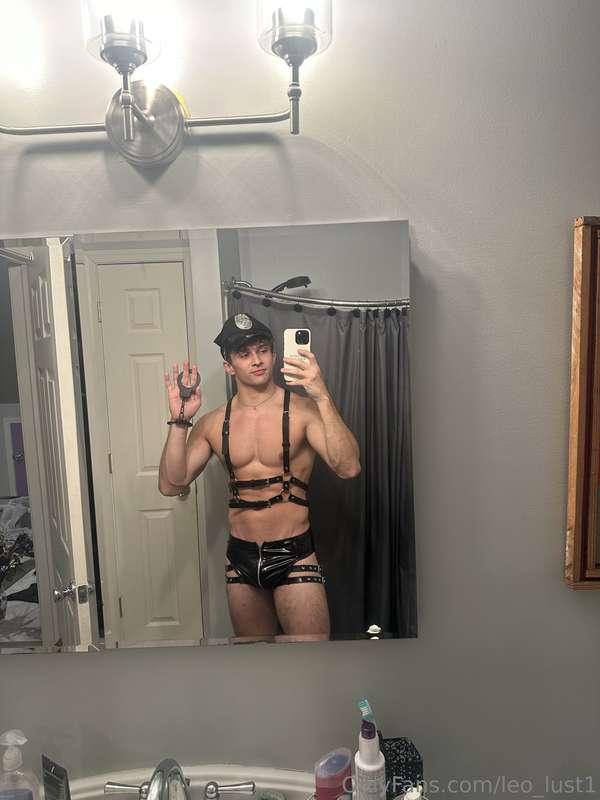Good cop or bad cop, what do you think?😈