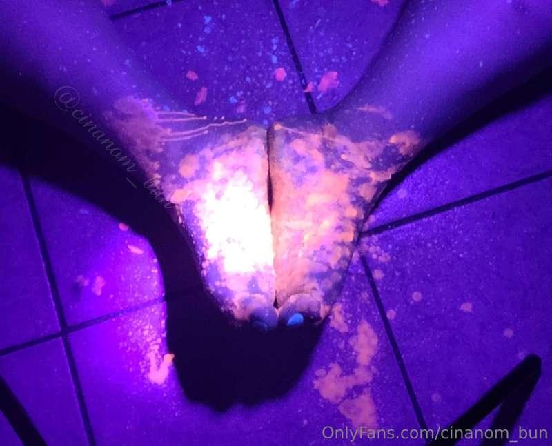 i really love the way the wax looks all over my cute feet