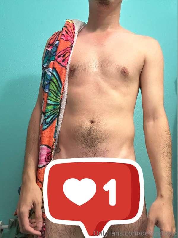 Showered and clean. Had to snap some pics of my dick👀Who lik..