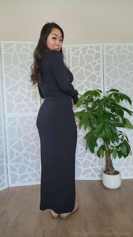 Do you prefer the dress on or off? 😋