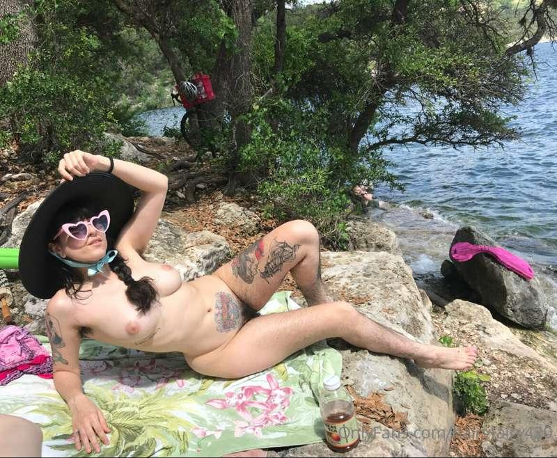 I miss nude beaches! Have you ever been to one before??? Tel..