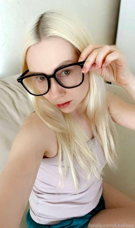 How do you like my glasses? 

#glasses #nerd #petite #egirl #young #nextdoor #natural #girlnextdoor #daddy #shy 