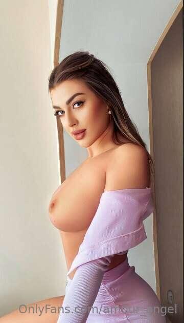 𝐇𝐎𝐓 𝐔𝐊𝐑𝐀𝐈𝐍𝐈𝐀𝐍 𝐒𝐋𝐔𝐓𝐓𝐘 𝐆𝐈𝐑𝐋 WITH 𝐇𝐔𝐆𝐄 𝐓𝐈𝐓𝐒? YES, THIS IS @adri..