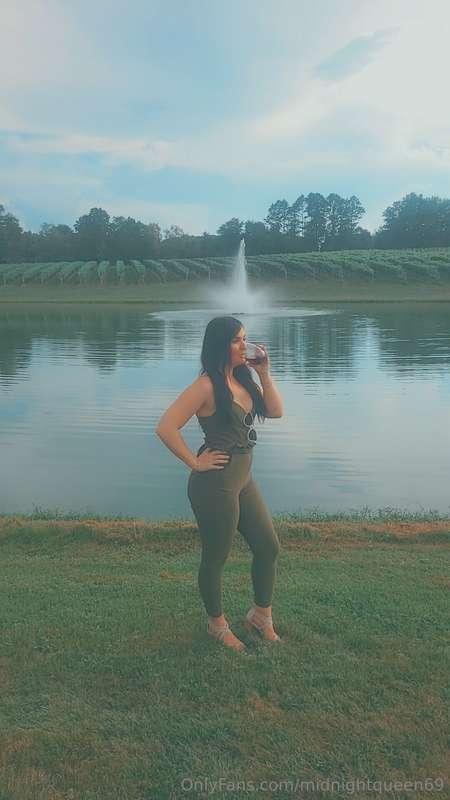 Cum & sip on some wine with me 🍷