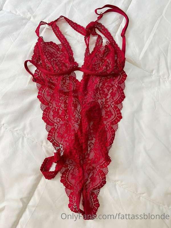Thinking of doing a lingerie shoot.. which one would you pay..