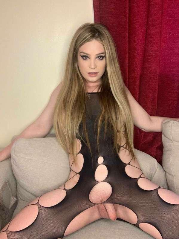 My friend Mistress @Alektrya loves topping! Lots of content ..