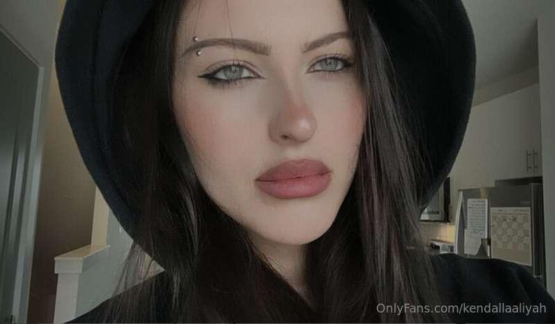 Eyes that say everything without a word 👁️✨