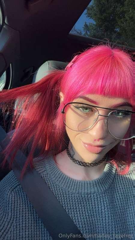 Do you like these glasses on me? 