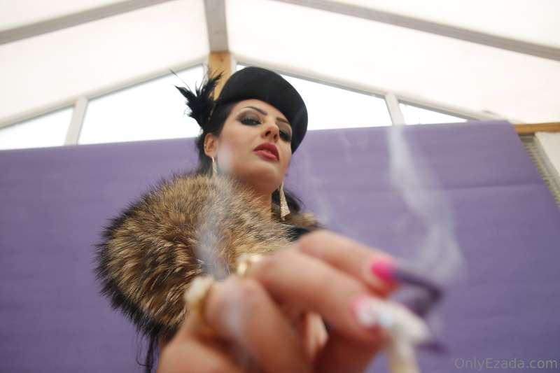 Be My ashtray #TabooTuesdayThat moment when you wait with yo..