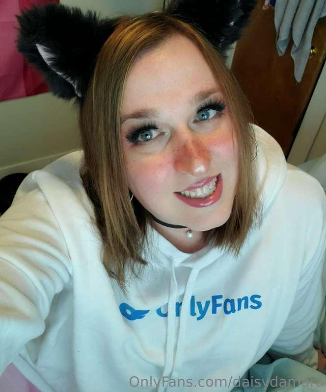 Halloween party tonight! Going as an egirl. I love that most..