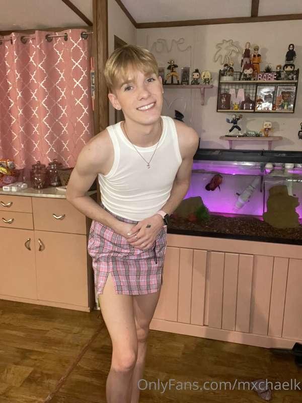 sorry i’ve been out all day here’s some pink skirt pics to m..