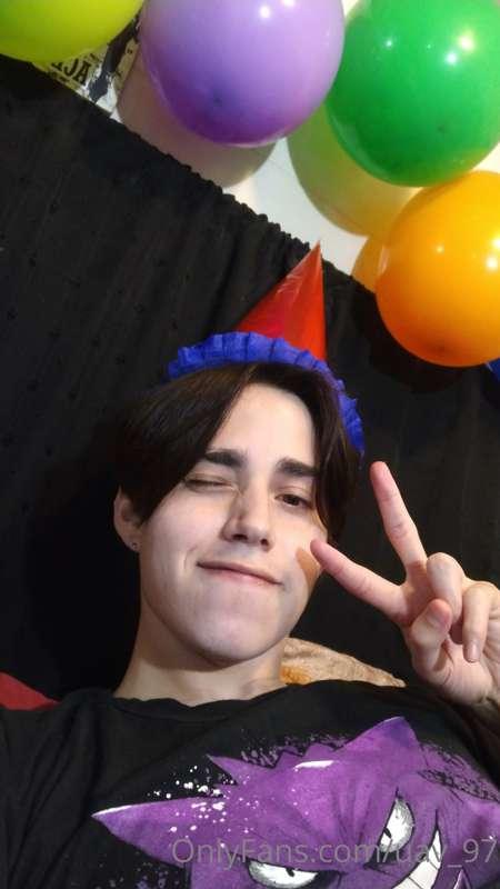 🥳✨