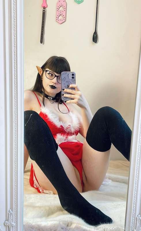 Holiday goth elf girl set!🧝‍♀️🤍 I want to be your free use pet this holiday season(;