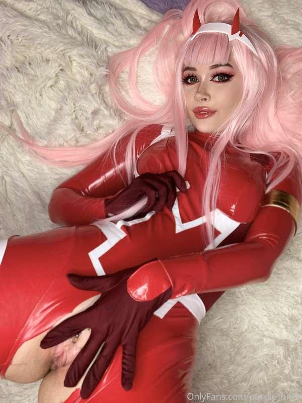 Do you want to see super hot set with Zero Two cosplay?
