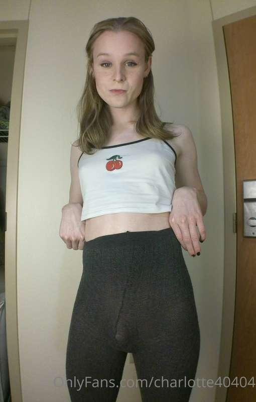Thought you guys might like some yoga pants pics!