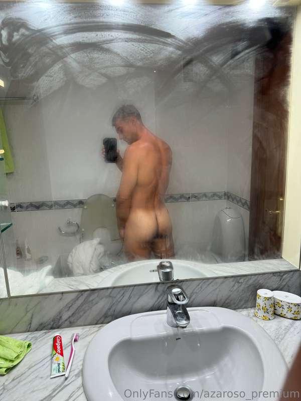 Wanna take a bite of this shower cake? 🍰