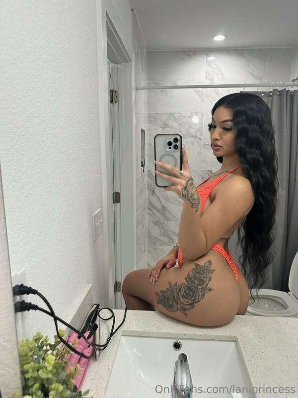 new content in ur DMs 👀 👀 👀 👀