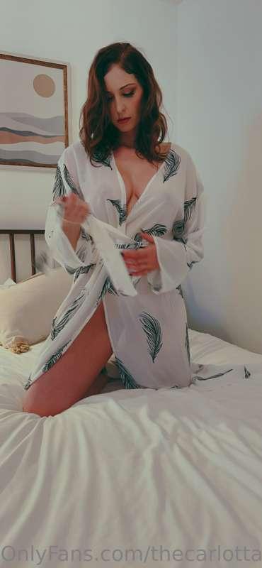 Friday’s energy? Confident, classy, and a little bit dangero..
