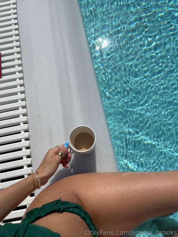 Morning essentials: coffee and sunshine ☀️ Who’s joining me ..
