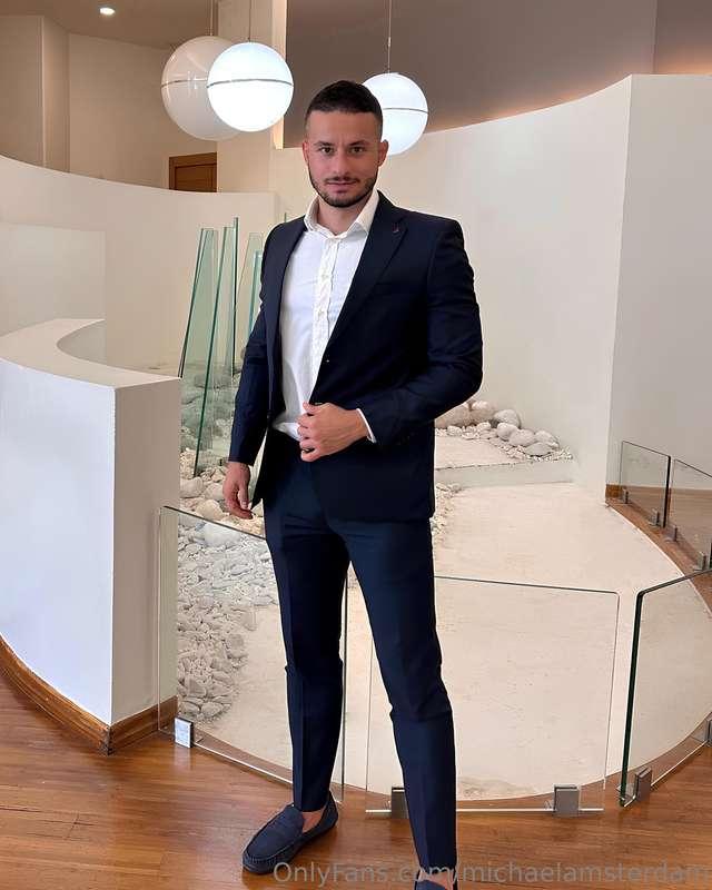 Suit 🧳