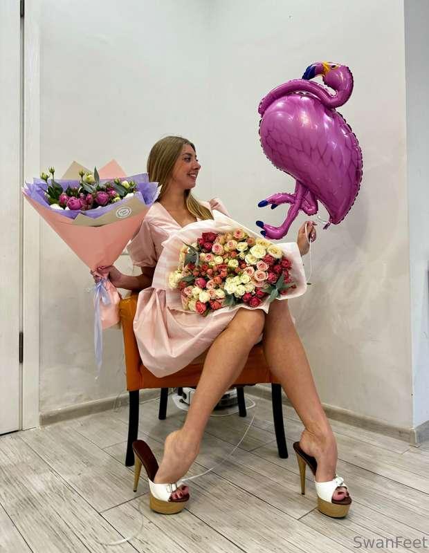 Birthday girl 🥳 I will be very happy to see your tips under ..