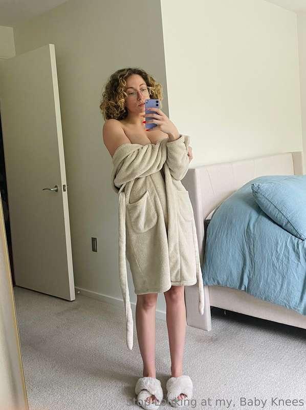 Want me to drop the robe? 💕💕
