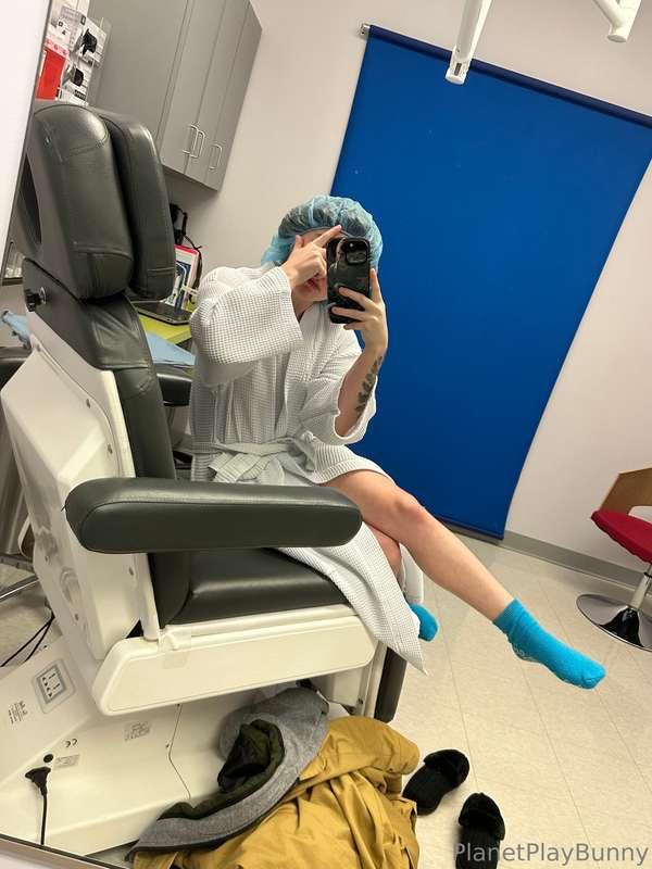 GUYS IM OUT OF SURGERY!!! 🥹🖤 I’m trying my best fo type bc t..