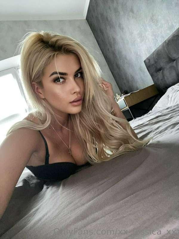 😈I need someone join me here, why I am alone in bed?