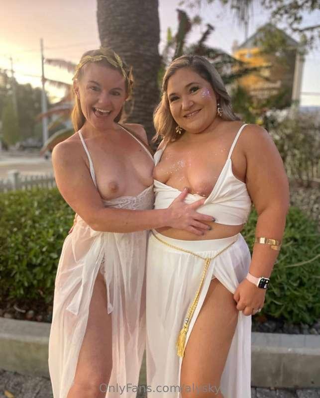 Night #1 at FantasyFest! @hallienextdoor 
