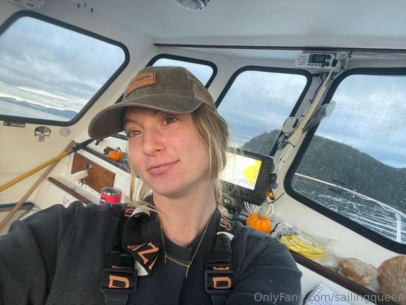 Swipe right 😈  Crabbing starts TODAY! It’s lookin like a pre..