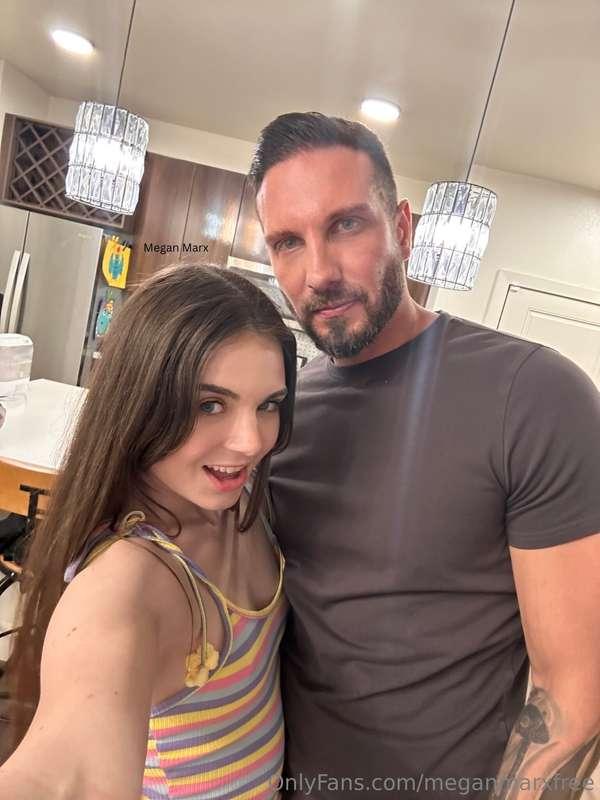 DM me if you wanna see me get filled by a pornstar double my..