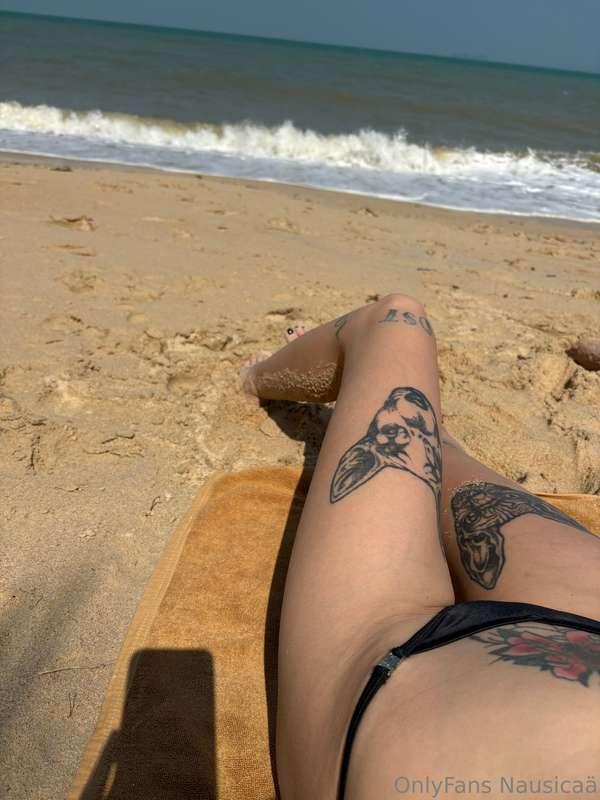 I want to go to the sea 🥲 I want it to be warm and the sun t..