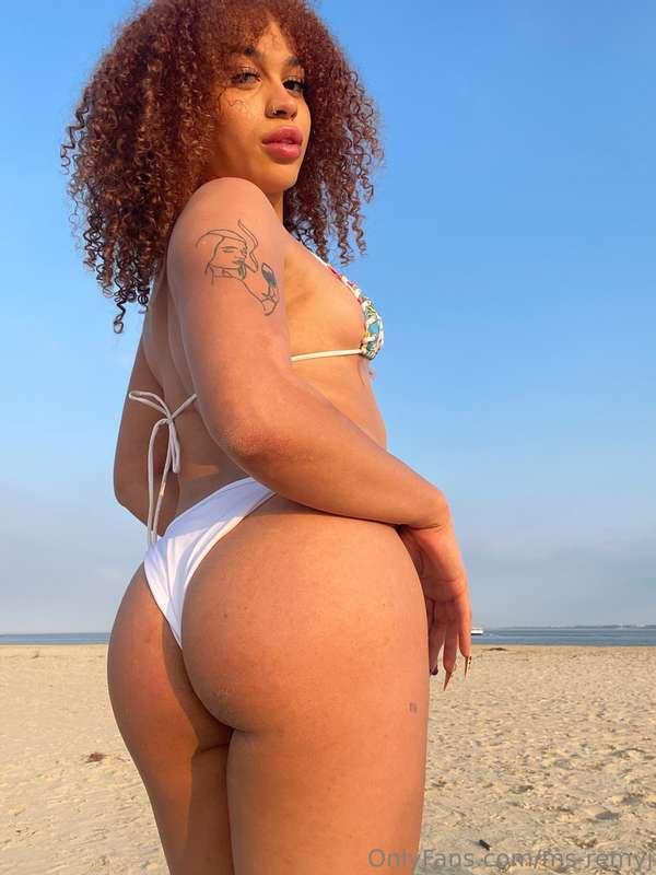 Would you pull my bikini bottoms to the side?😉