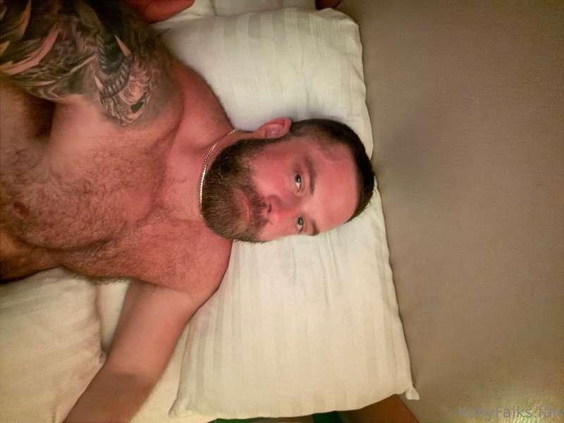 G’day - cum cuddle.