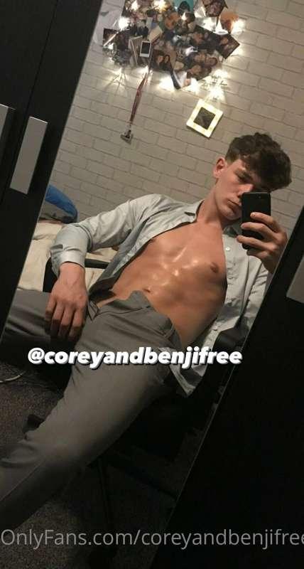 Who wants to see Benji get bred raw like the lil slut he tru..