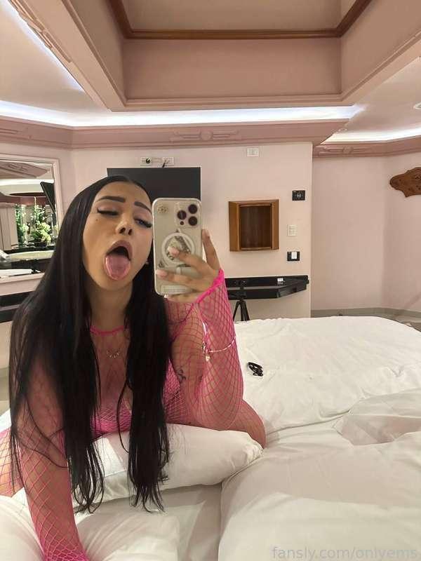 My pussy is wet.. i want to masturbate for u now...send me your cock pic🤤🤤

#anal #pussy #like #fyp #custom #ass #bigass #dick #dickrate #videocall #available #tits #like