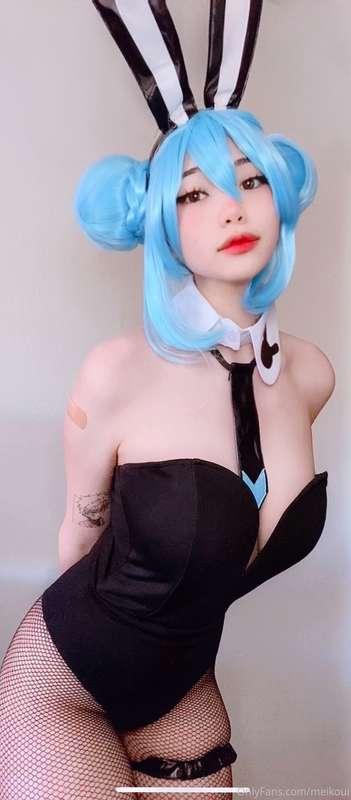 Miku Lewds (〃ω〃)💙  Question: Should I start doing Live strea..