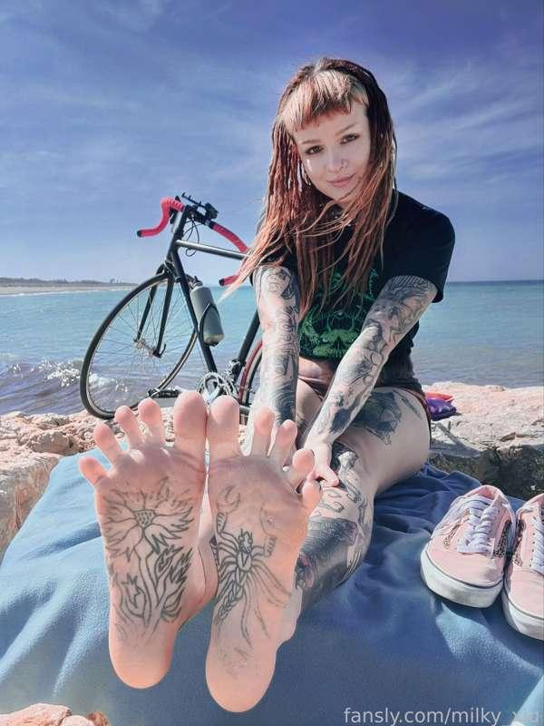 Do you think your mouth wide enough to suck on all those long toes together?

#fyp #public #socks #sneakers #barofoot #longtoes #longsoles #footfetish #feet #soles #toes #bigfeet #tattooedsoles #tattooedfeet #goth #punk #inked #tattoo