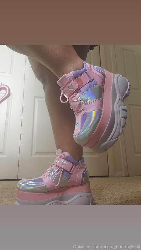 New shoes leave marks on my feet