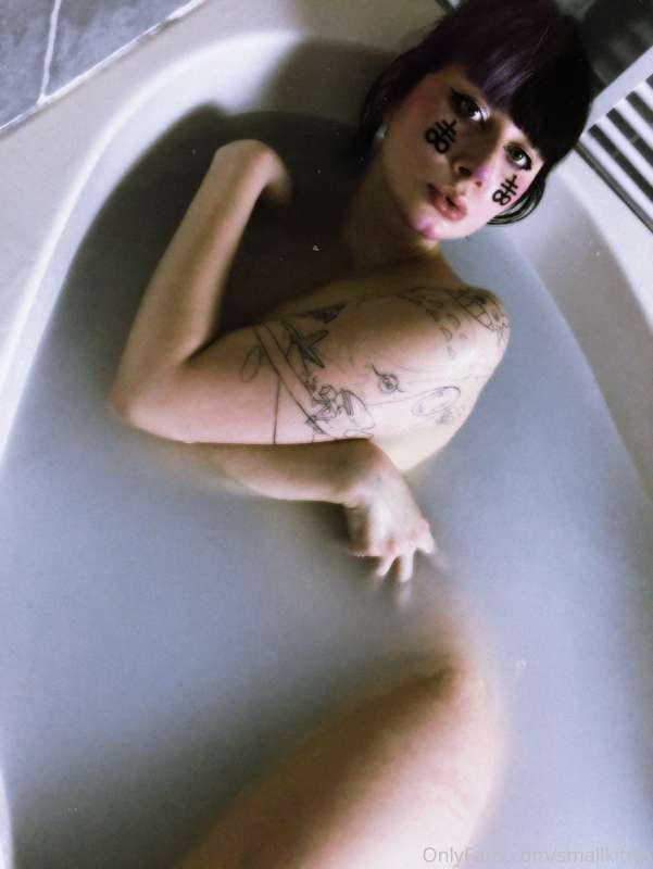 Bath kittn nyou