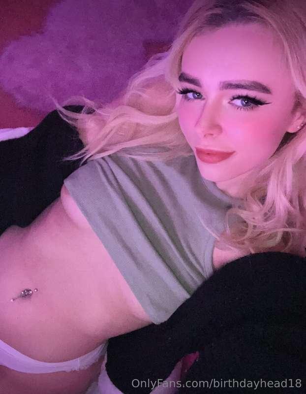@molliewrld this 18 year old anime slut wants to show u how ..