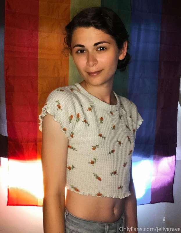 Crop top season is in full effect 🏝☀️