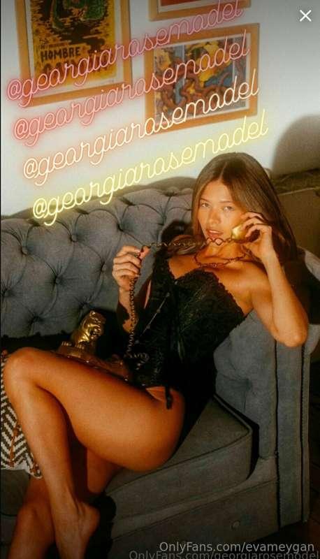**▀▄▀▄▀▄🄵🄻🄴🅇🄸🄱🄻🄴 🄶🄸🅁🄻▀▄▀▄▀▄**
My 🦊 foxy 🦊 friend @georgiaros..