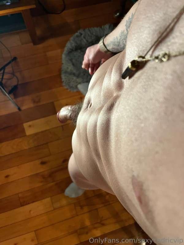 Come lay on my abs and we’ll fall asleep 😴 