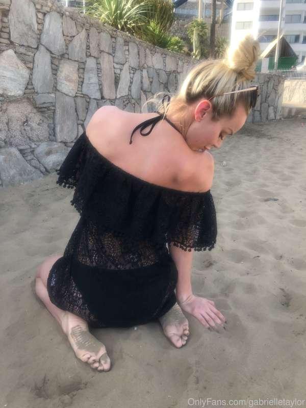 SANDY SOLES 🤪☀️😍🦶