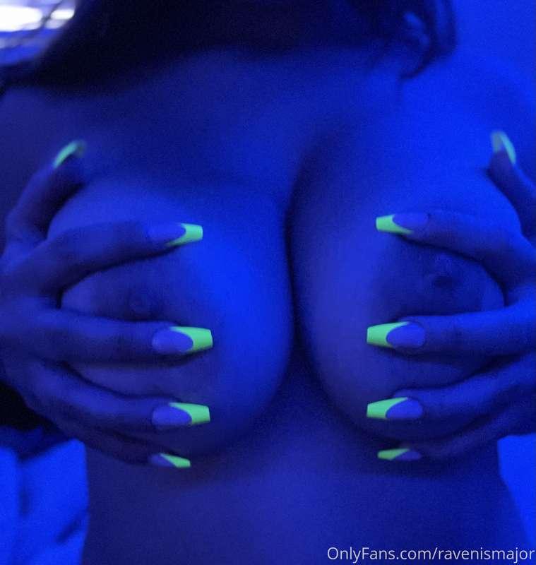 Do you like my new nails? 🌝