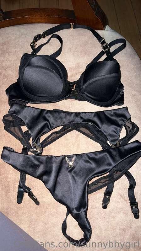 Selling some lingerie if any of you would be interested 😈