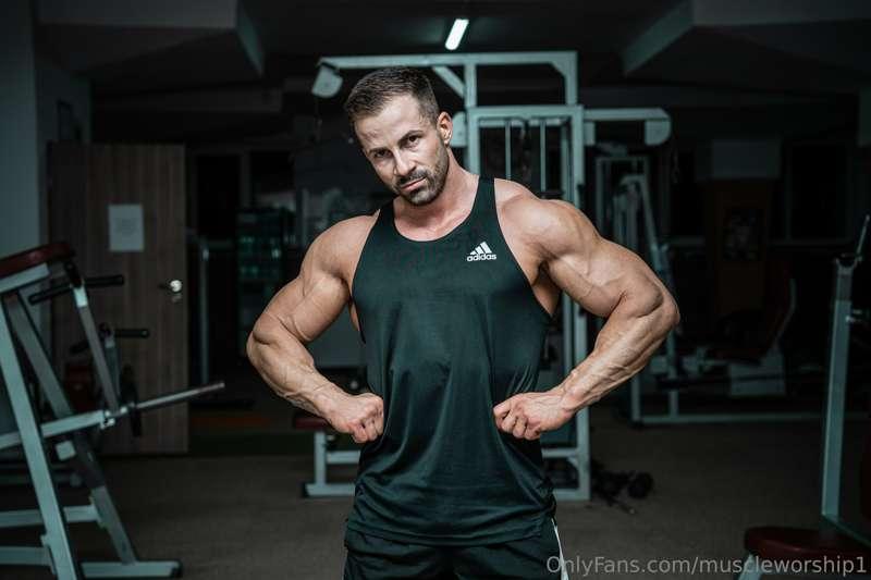 muscleworship1 image #1